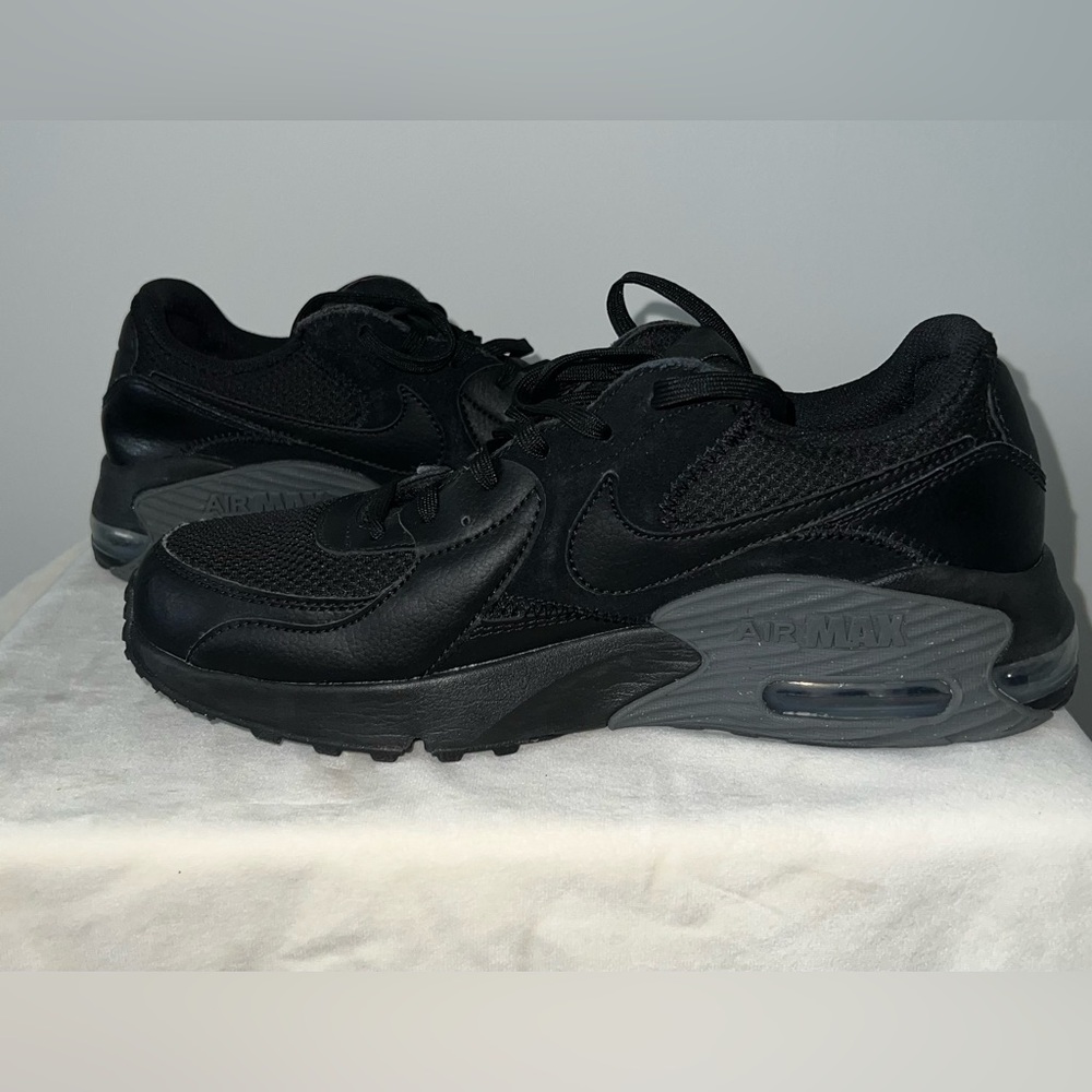 Nike Air Max Excee Men’s Size 9 Black Running Athletic Sneakers Shoes